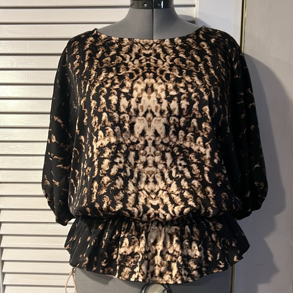 ✅ Vince Camuto Elegant Blouse